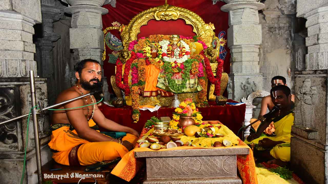 యాదాద్రిక్షేత్రంలో ఆర్జిత పూజలు