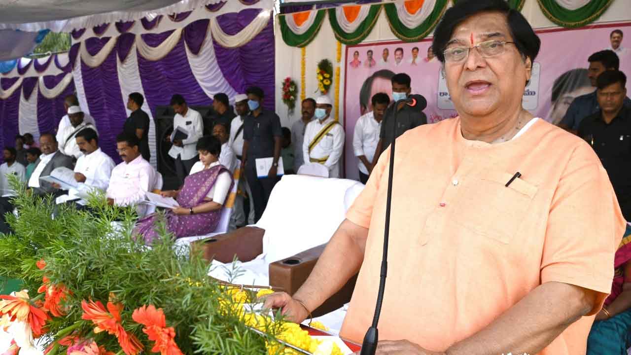 బంగారు తెలంగాణ దిశగా అడుగులు