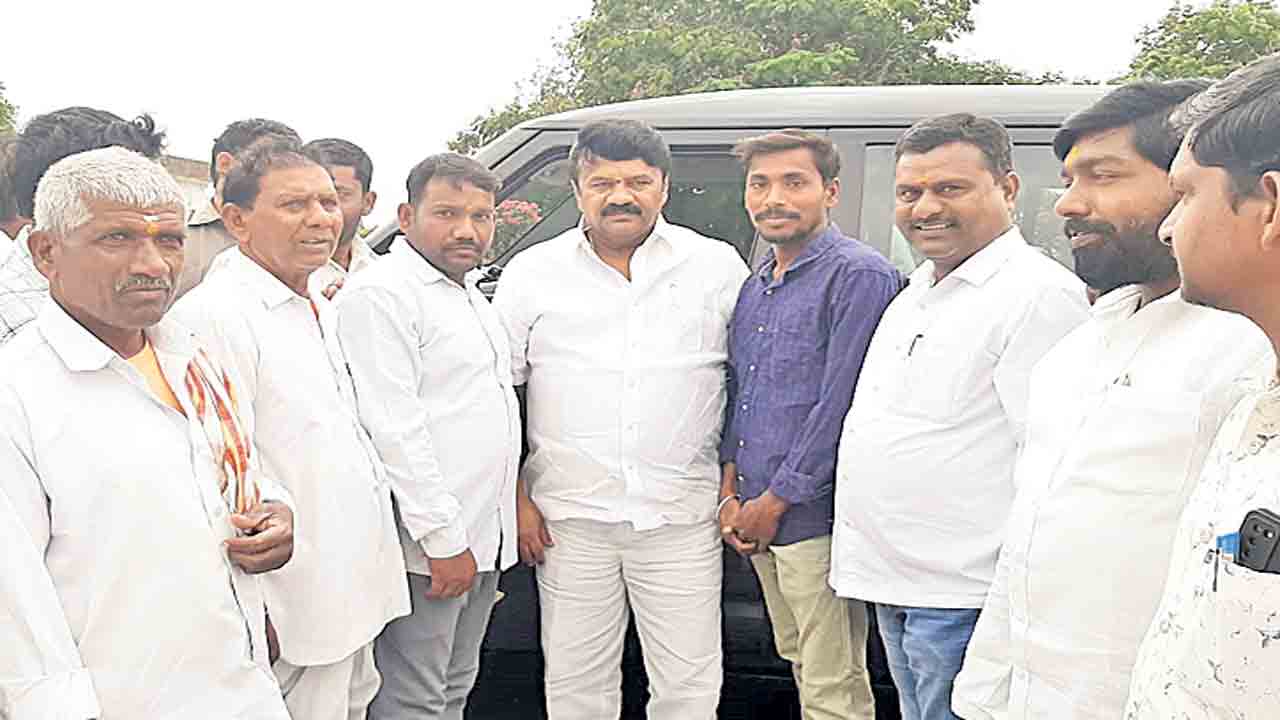 గొర్ల కాపర్లపై దాడులు చేస్తే కఠిన చర్యలు