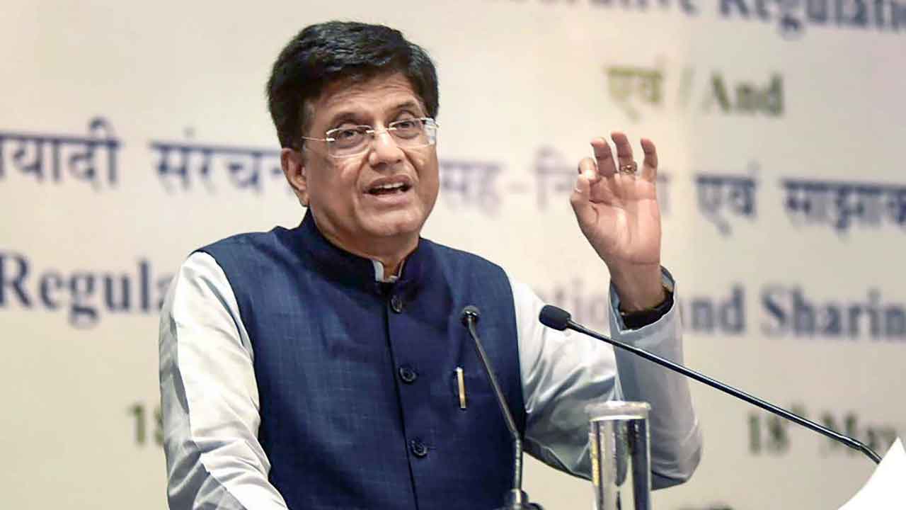 రెస్టారెంట్లు సర్వీస్ చార్జ్ వసూలు చేయరాదు