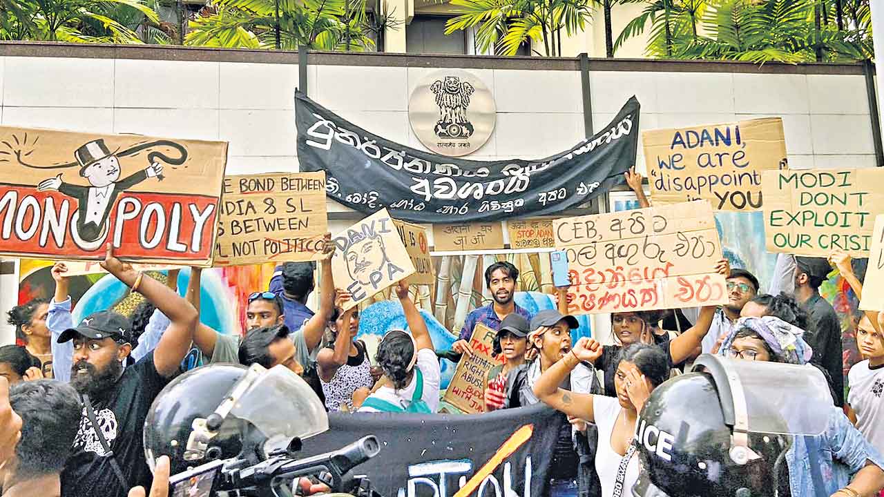 స్టాప్‌ అదానీ.. శ్రీలంక దేశవ్యాప్తంగా ప్రజా ఉద్యమం