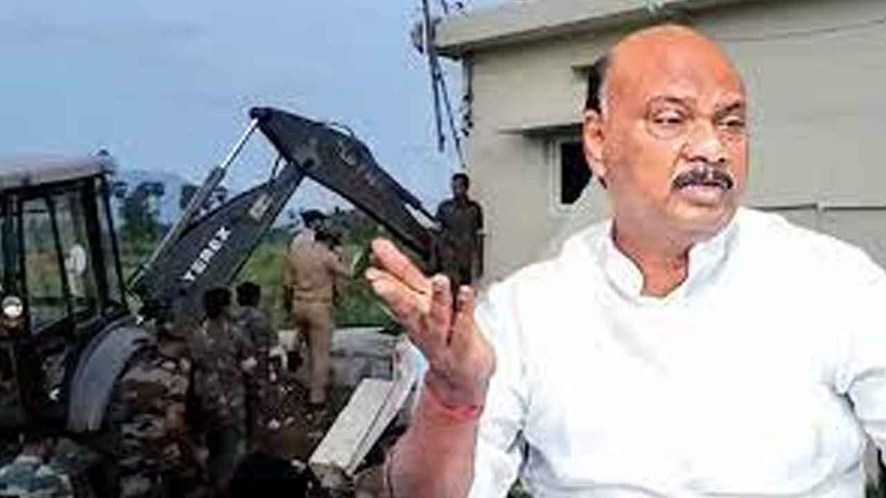 అయ్యన్న ఇంటి జోలికి వెళ్లొద్దు : అధికారులకు హైకోర్టు ఆదేశం