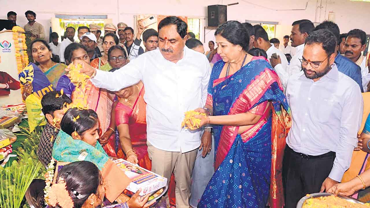 150 మందికి సామూహిక సీమంతాలు