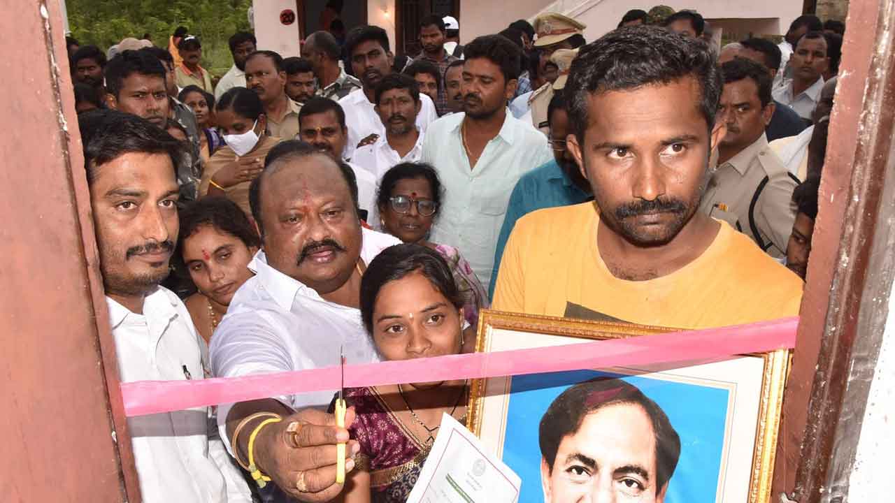 పైసా ఖర్చు లేకుండా పేదలకు ఇండ్లు