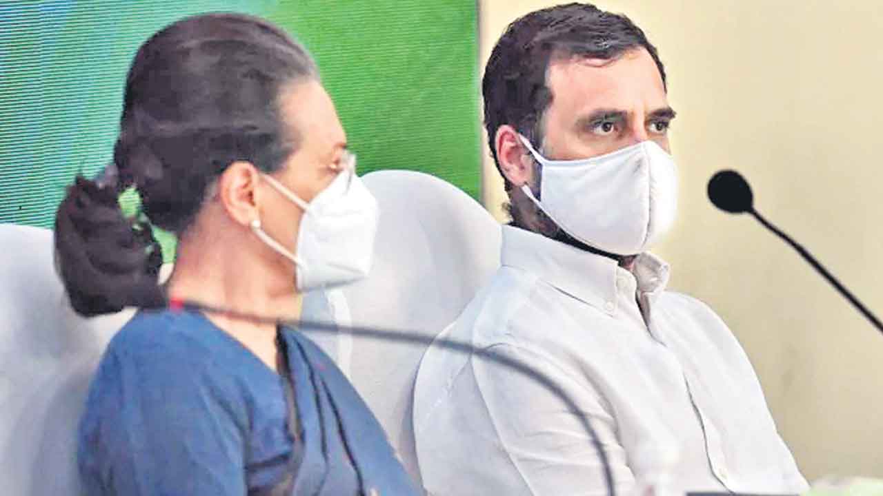 సోనియా, రాహుల్‌కు ఈడీ సమన్లు