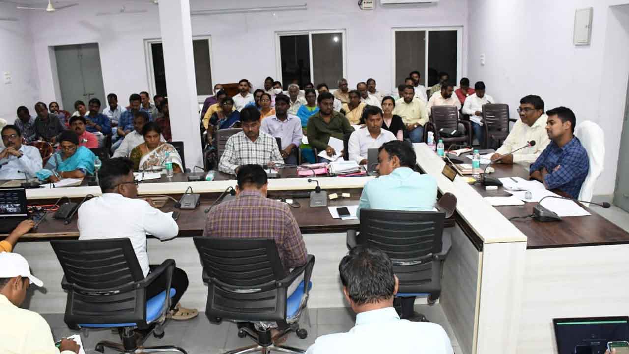 ‘మన ఊరు మన బడి’ పనుల్లో.. నాణ్యతా ప్రమాణాలు పాటించాలి