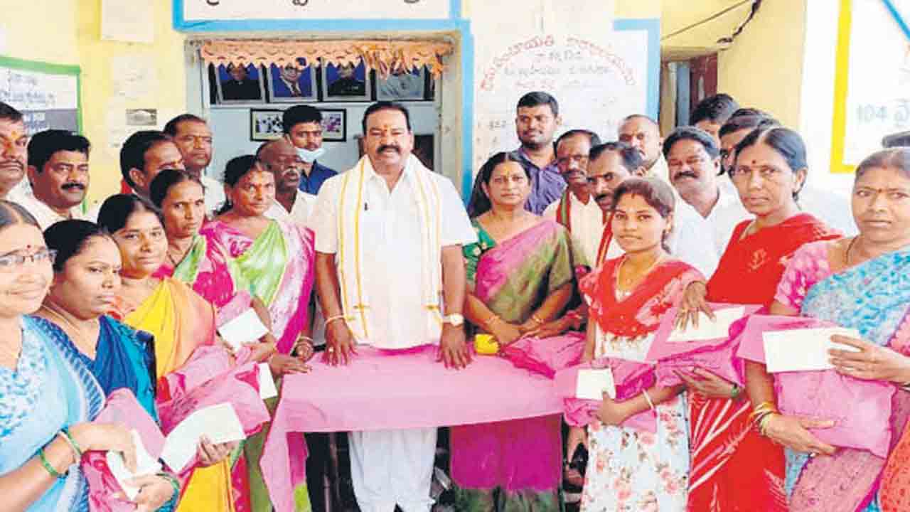 పేదోళ్లు పెద్దోళ్లు కావాలి