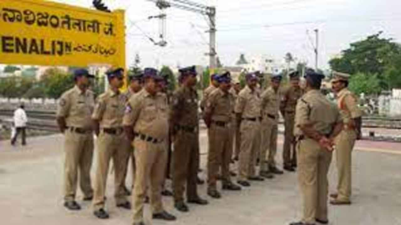 ఏపీలో హై అలర్ట్‌ .. రైల్వే స్టేషన్ల పరిధిలో 144 సెక్షన్‌