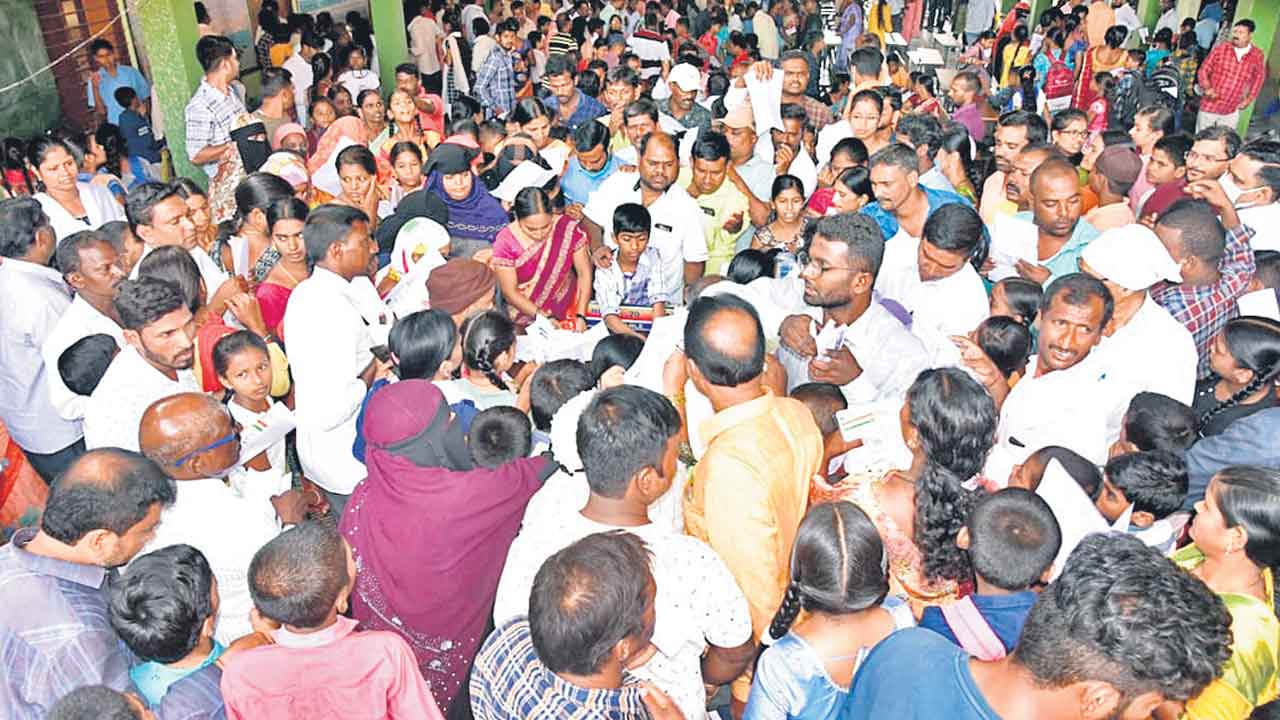 సర్కారు బడి ఫస్ట్‌ క్లాస్‌.. భారీగా పెరుగుతున్న విద్యార్థుల ప్రవేశాలు