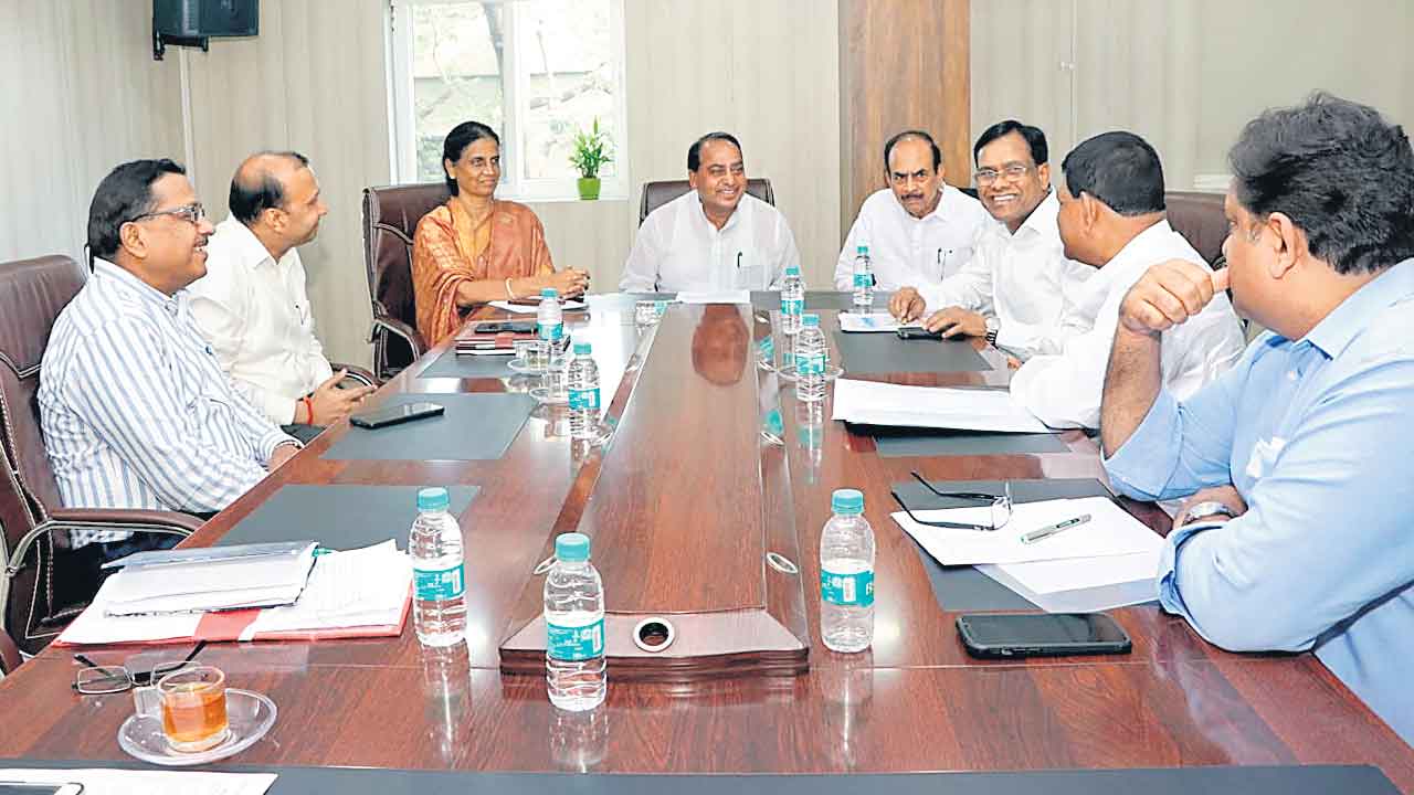 ఆందోళన విరమించండి