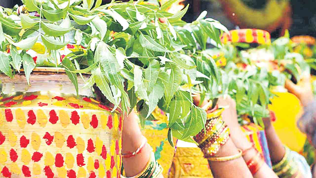 నేటి నుంచి పెద్ద ఎత్తున ఆషాఢ బోనాలు