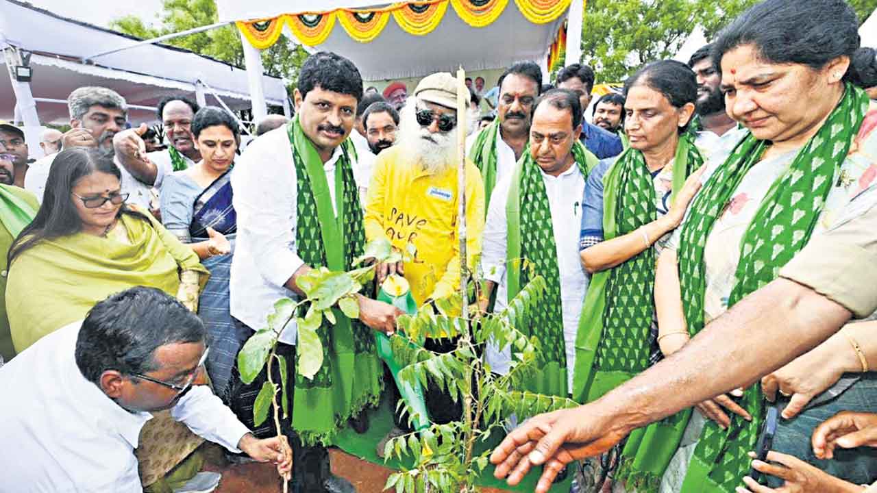 తెలంగాణ పచ్చదనం.. దేశానికి ఆదర్శం