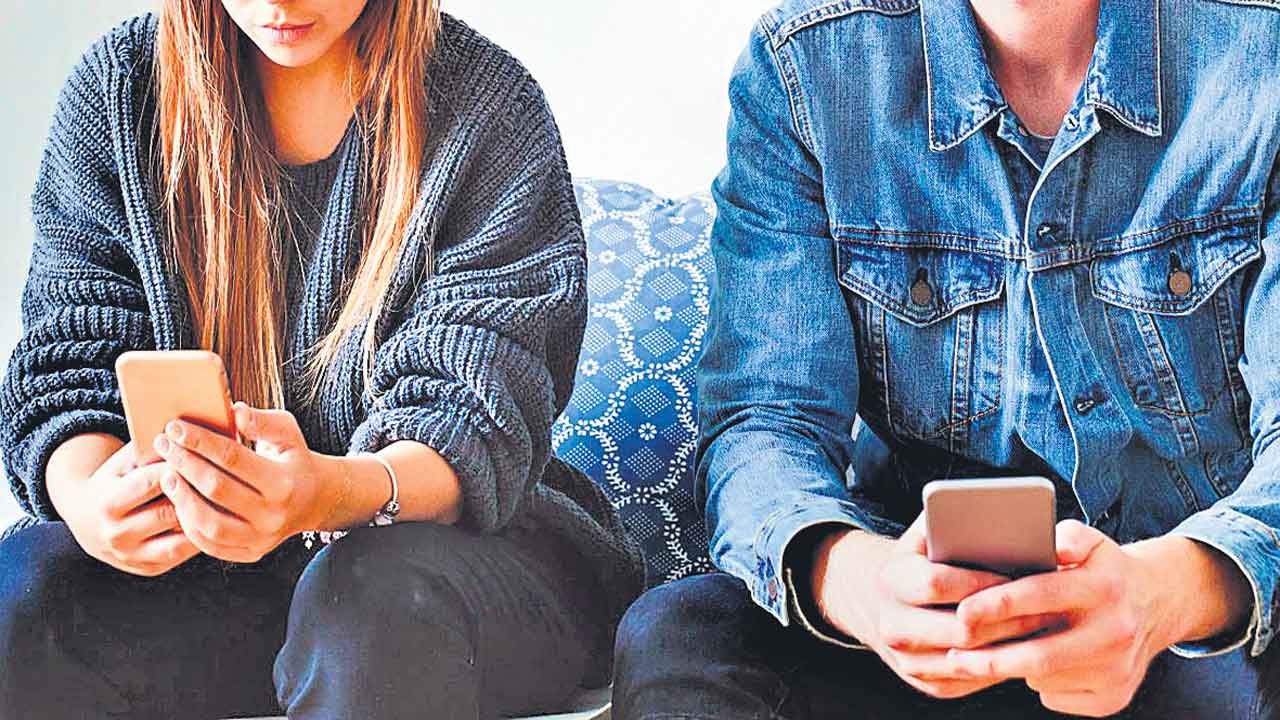 ‘ఈ’ వ్యామోహం.. అసలుకే మోసం