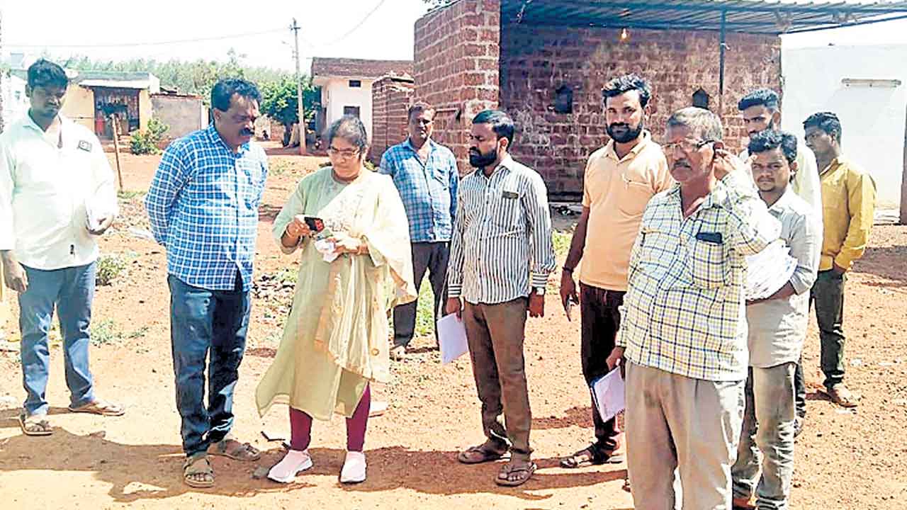 ఇండ్ల క్రమబద్ధీకరణకు సర్వే