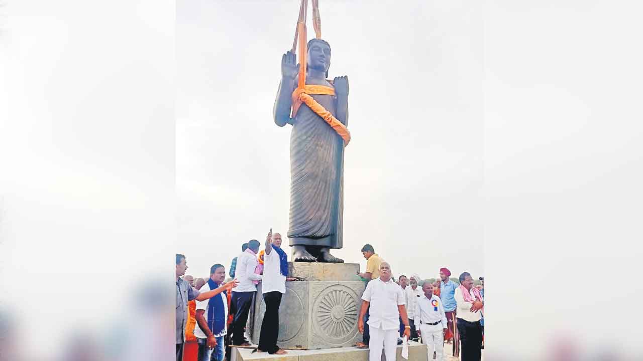 సిర్పూర్‌లో భారీ బుద్ధ విగ్రహం