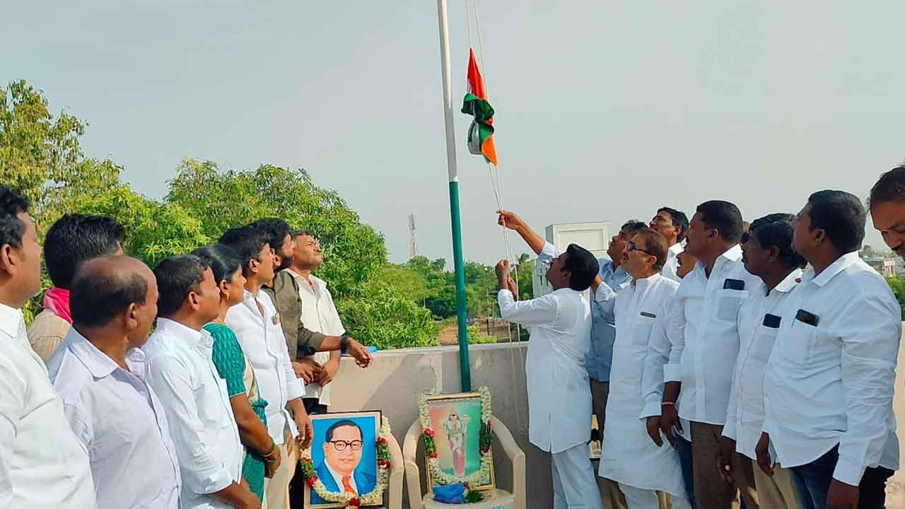 ఘనంగా రాష్ట్ర అవతరణ వేడుకలు