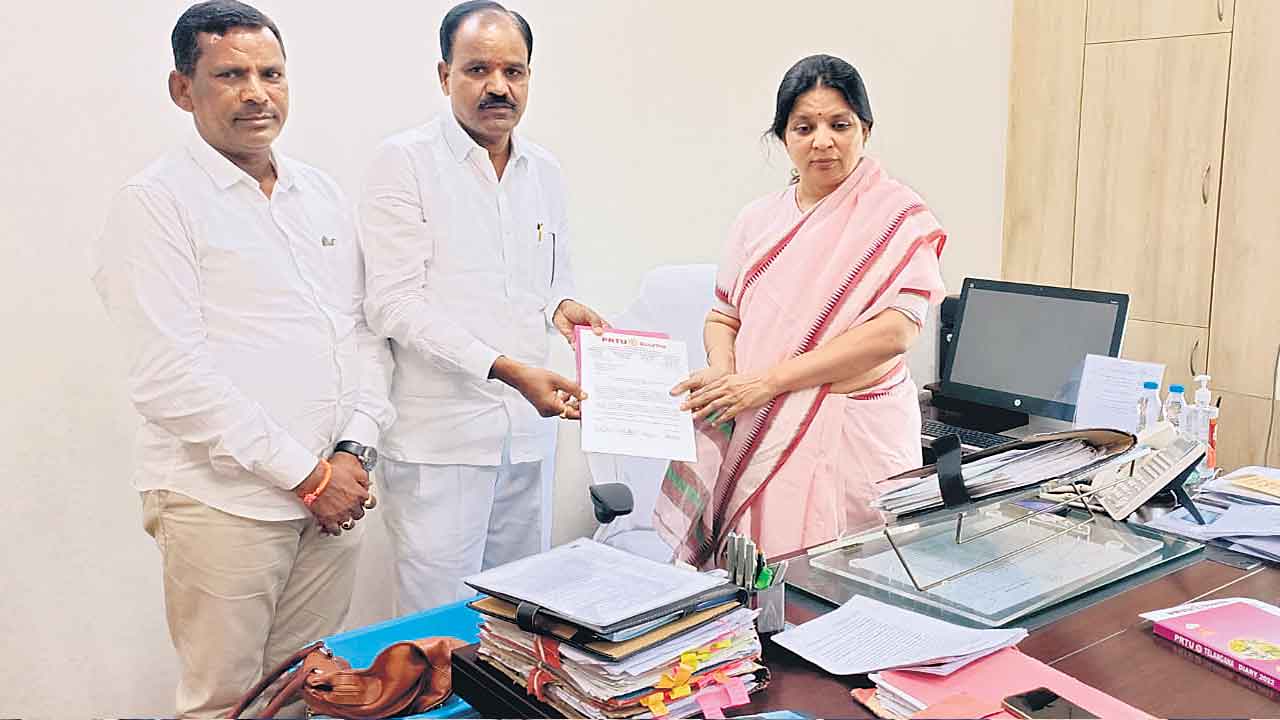 ఉపాధ్యాయులకు పదోన్నతులు కల్పించాలి