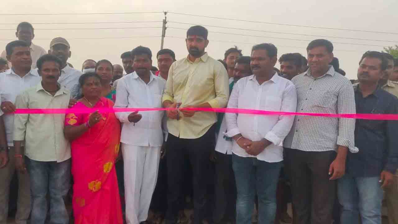 రాష్ట్రంలో గుడి లేని ఊరు.. పథకాలందని గ్రామం లేదు