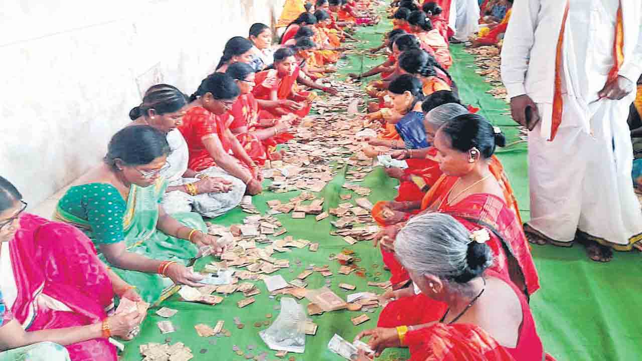 రికార్డుస్థాయిలో బాసర హుండీ ఆదాయం