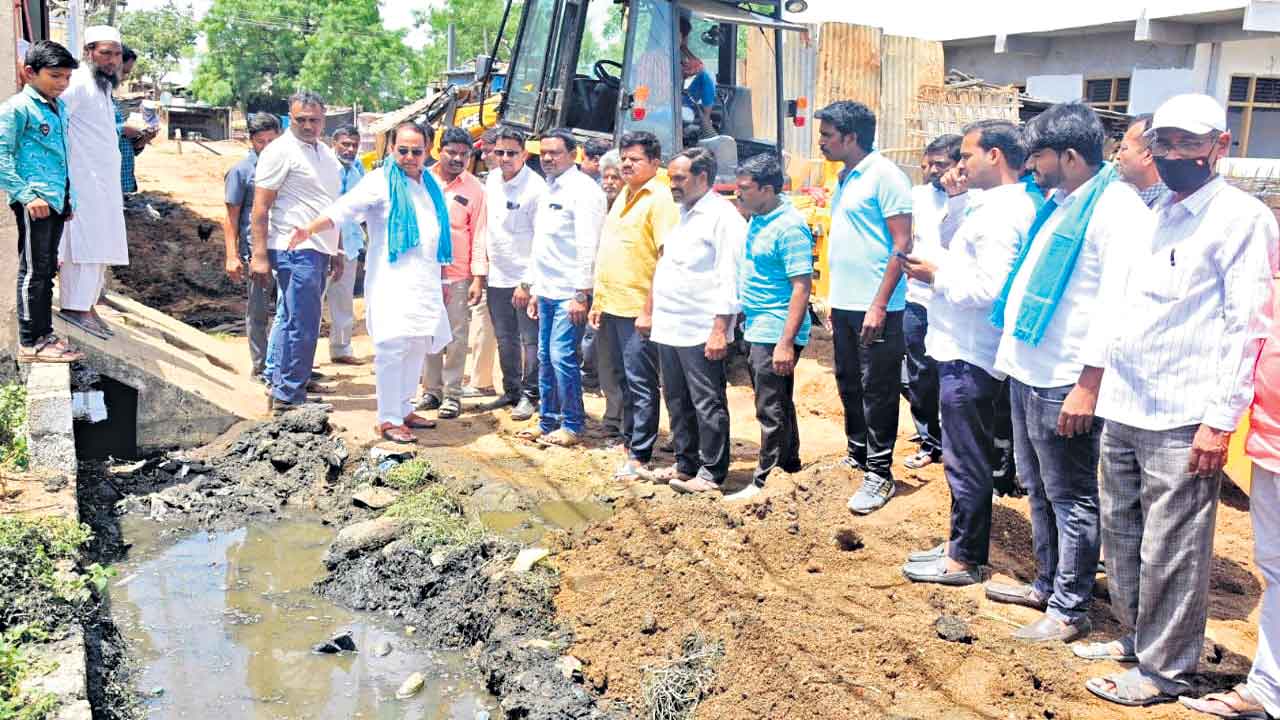 పారిశుద్ధ్యానికి ప్రాధాన్యం