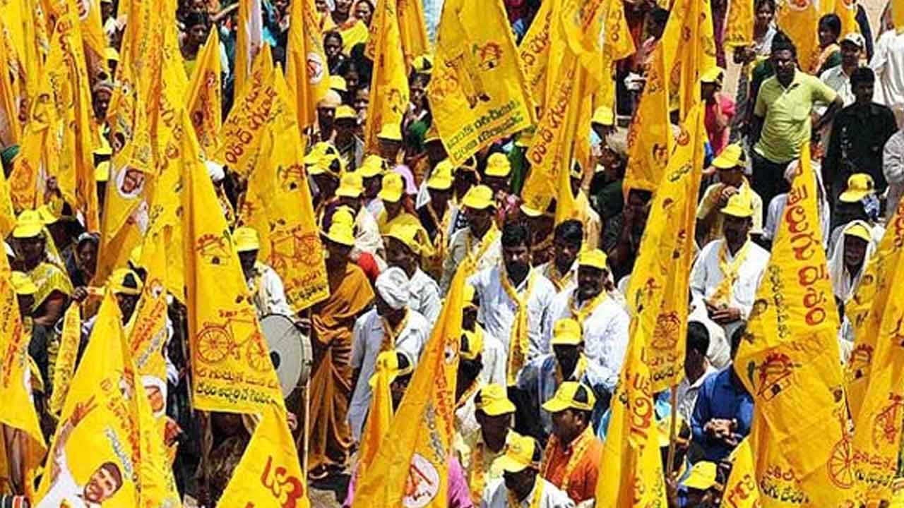 ఏపీలో టీడీపీ నాయకుల అరెస్టు..పల్నాడు,బాపట్లలో కొనసాగుతున్న ఉద్రిక్తత