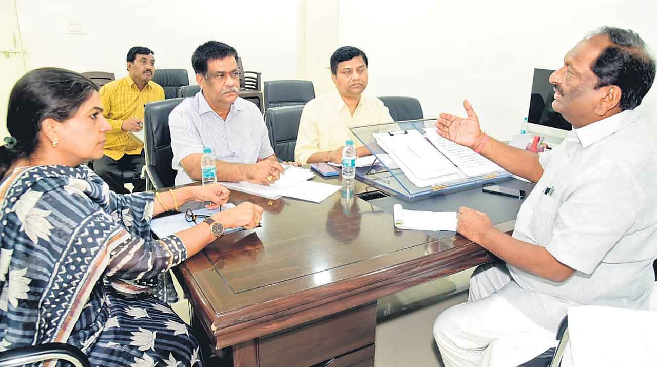 ఎస్సీ యువత అద్భుతంగా రాణించాలి