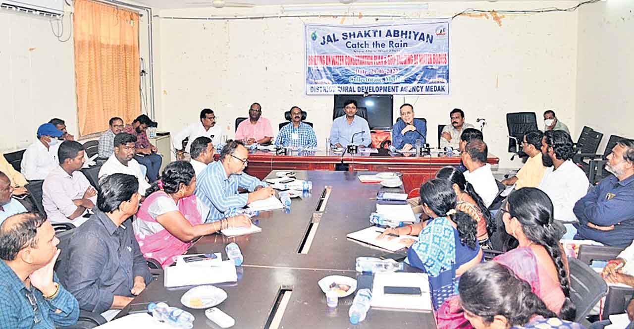 ‘నీటి సంరక్షణ’ కార్యక్రమాలు భేష్‌..