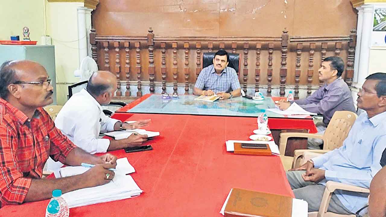 హరితహారాన్ని విజయవంతం చేయాలి