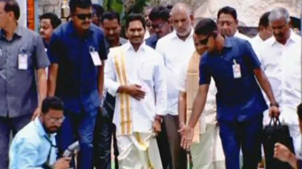 శ్రీ వ‌కుళ‌మాత ఆల‌యాన్ని ప్రారంభించిన ఏపీ సీఎం