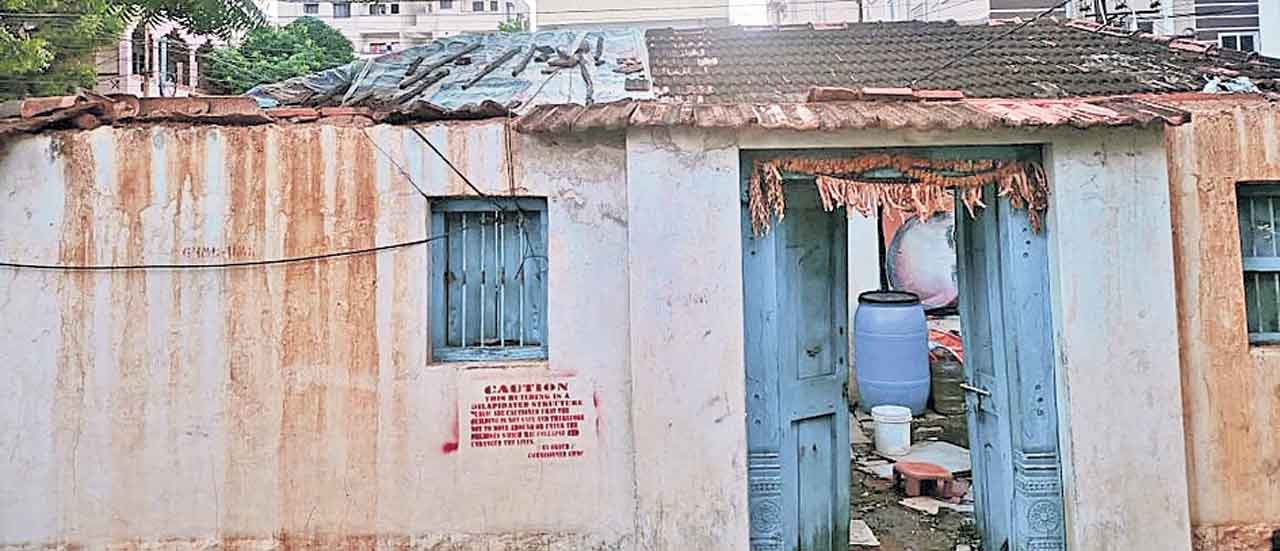 ఈ భవనం సురక్షితమైనది కాదు