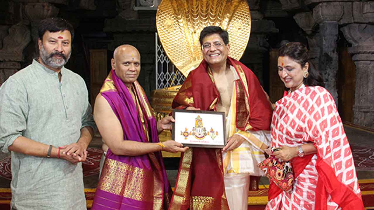 శ్రీవారిని దర్శించుకున్న కేంద్ర మంత్రి