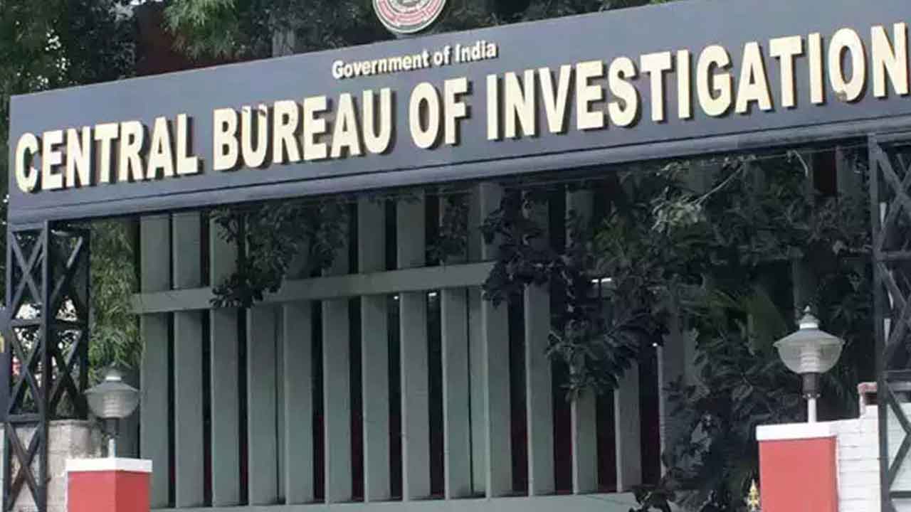 లంచం తీసుకుంటూ సీబీఐకి చిక్కిన లేబర్‌ అధికారి