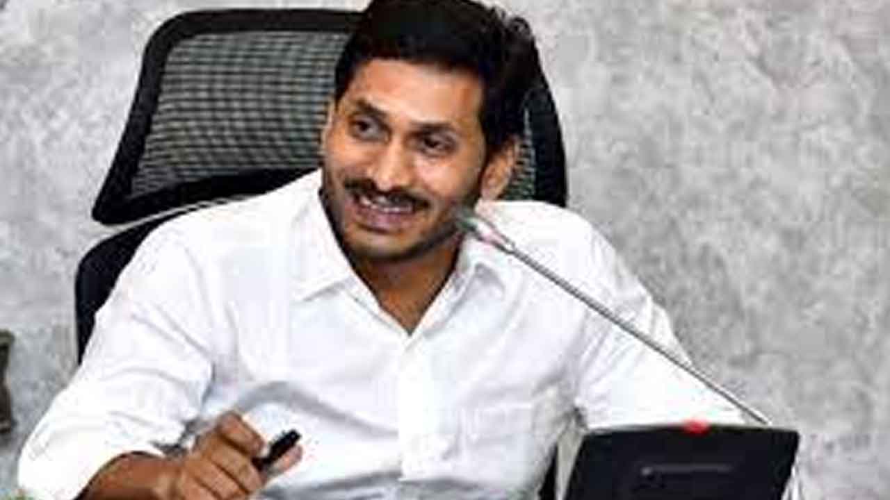 పారిశ్రామికవాడల్లో మౌలిక సదుపాయాలపై ఏపీ సీఎం సమీక్ష