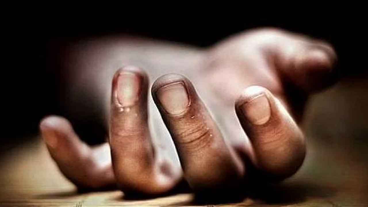 ప్రాణం తీసిన పందెం.. చిరువ్యాపారి మృతి