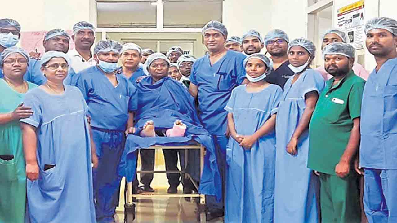 గజ్వేల్‌ దవాఖానలో మోకాలి చిప్ప మార్పిడి