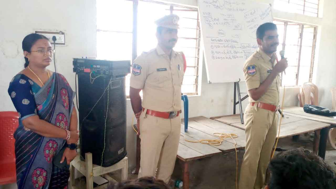 కష్టపడండి.. కొలువు కొట్టండి..