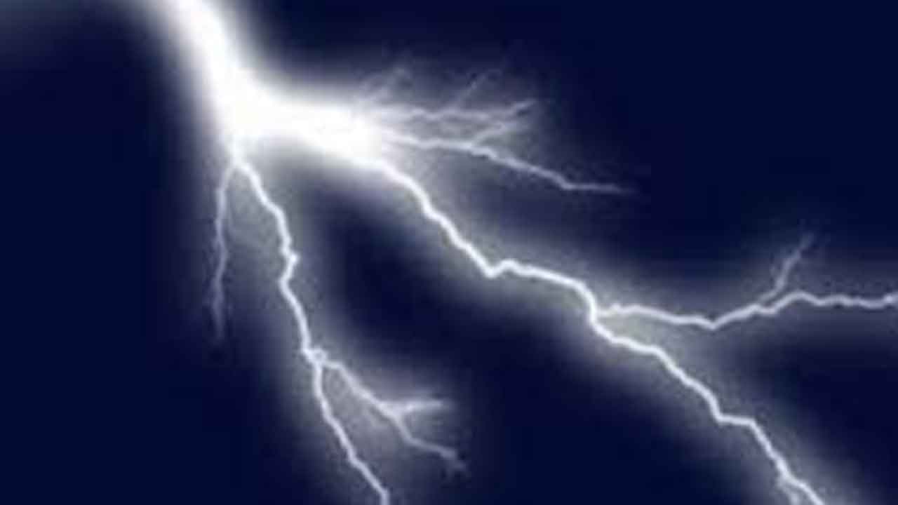 ఏపీలో పిడుగుపాటుకు ముగ్గురు మృతి