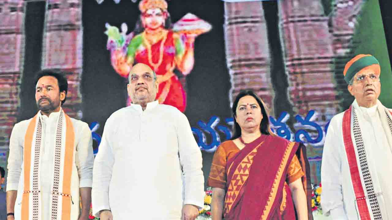 తెలంగాణ కోసం అల్లూరి పోరాడారట.. అమిత్ షా అజ్ఞానపు మాటలు