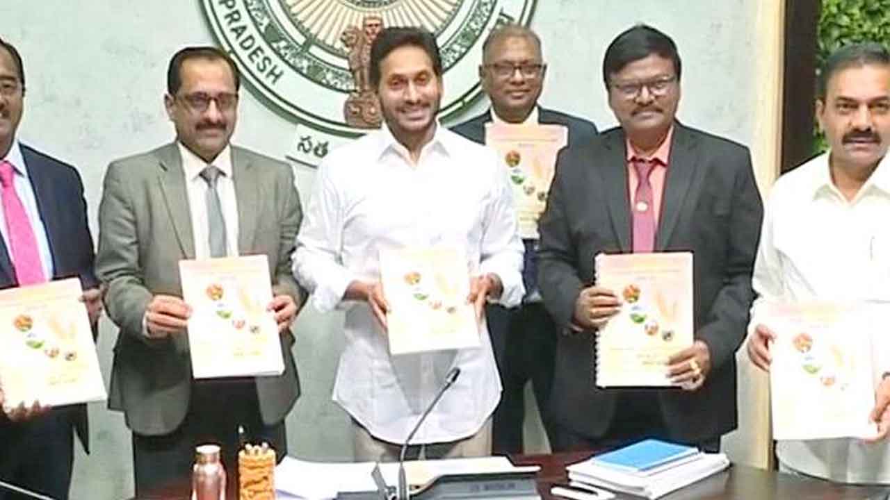 తక్కువ వడ్డీకే రుణాలు ఇవ్వాలి: ఏపీ సీఎం జగన్‌