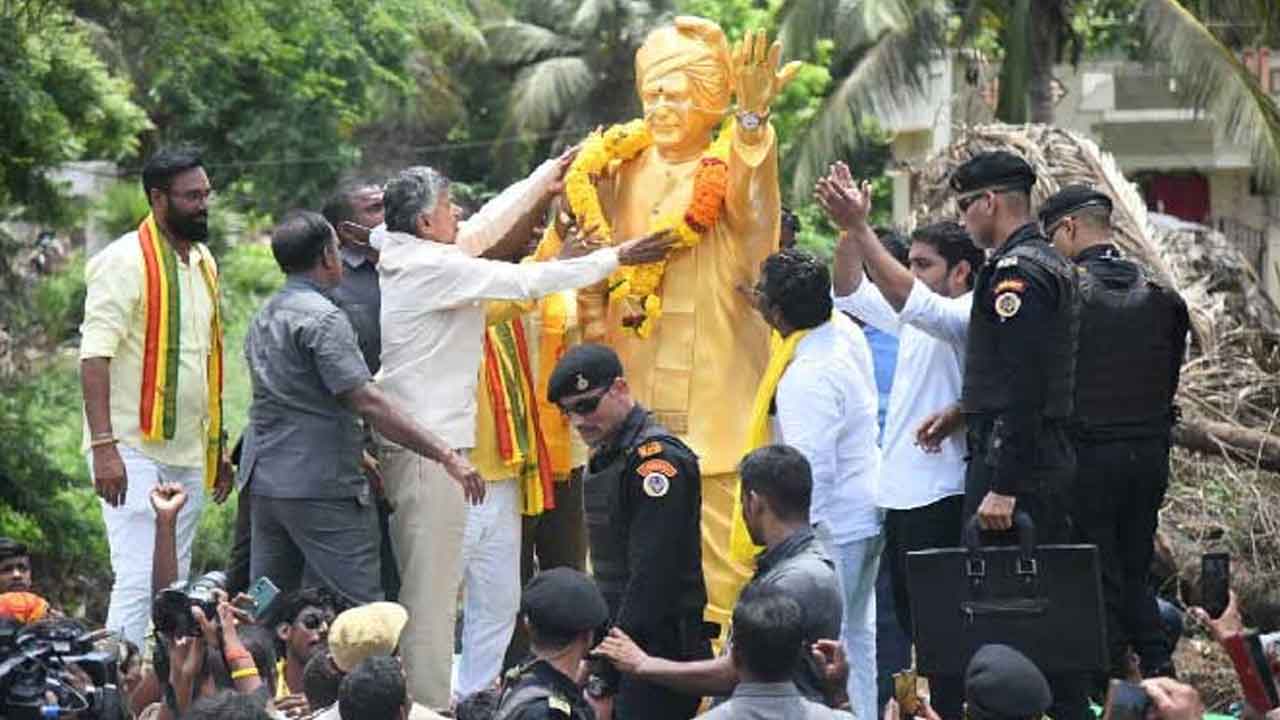 జగన్‌ ఉన్నంతకాలం ఉద్యోగాలు రావు : చంద్రబాబు