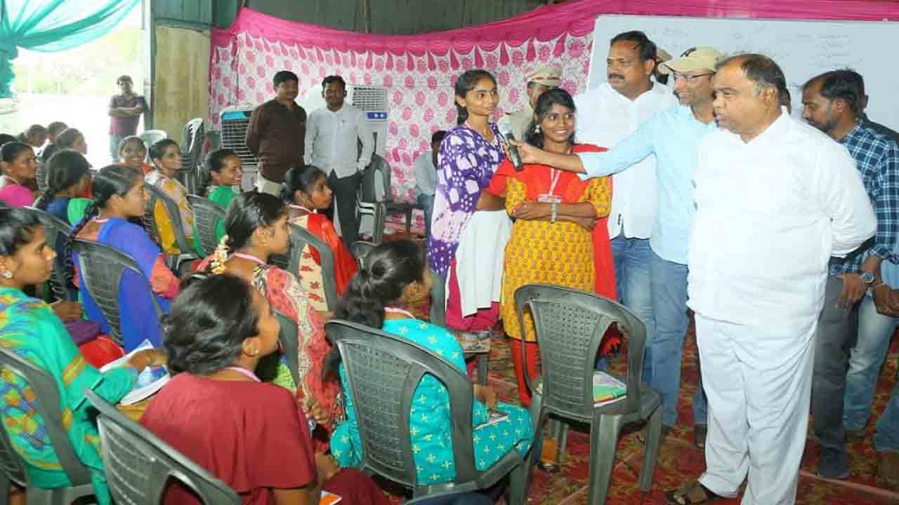 ఉద్యోగార్థులకు ఉచిత శిక్షణ.. భవితకు నిచ్చెన