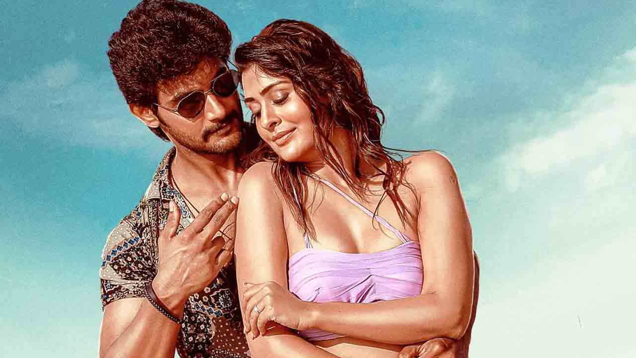 మూడు విభిన్న ఛాయల్లో..