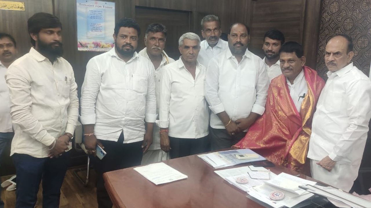 ఉర్దూ కంప్యూటర్‌ సెంటర్లను పునః ప్రారంభించండి