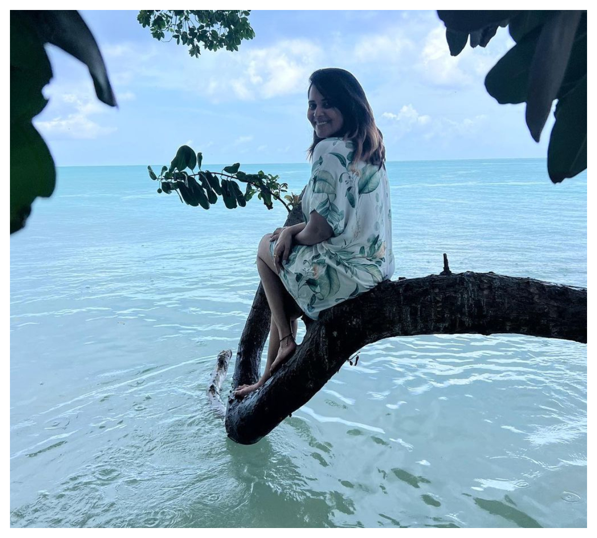 Anasuya Bharadwaj | బీచ్‌లో సంద‌డి చేస్తున్న అనసూయ భరద్వాజ్..