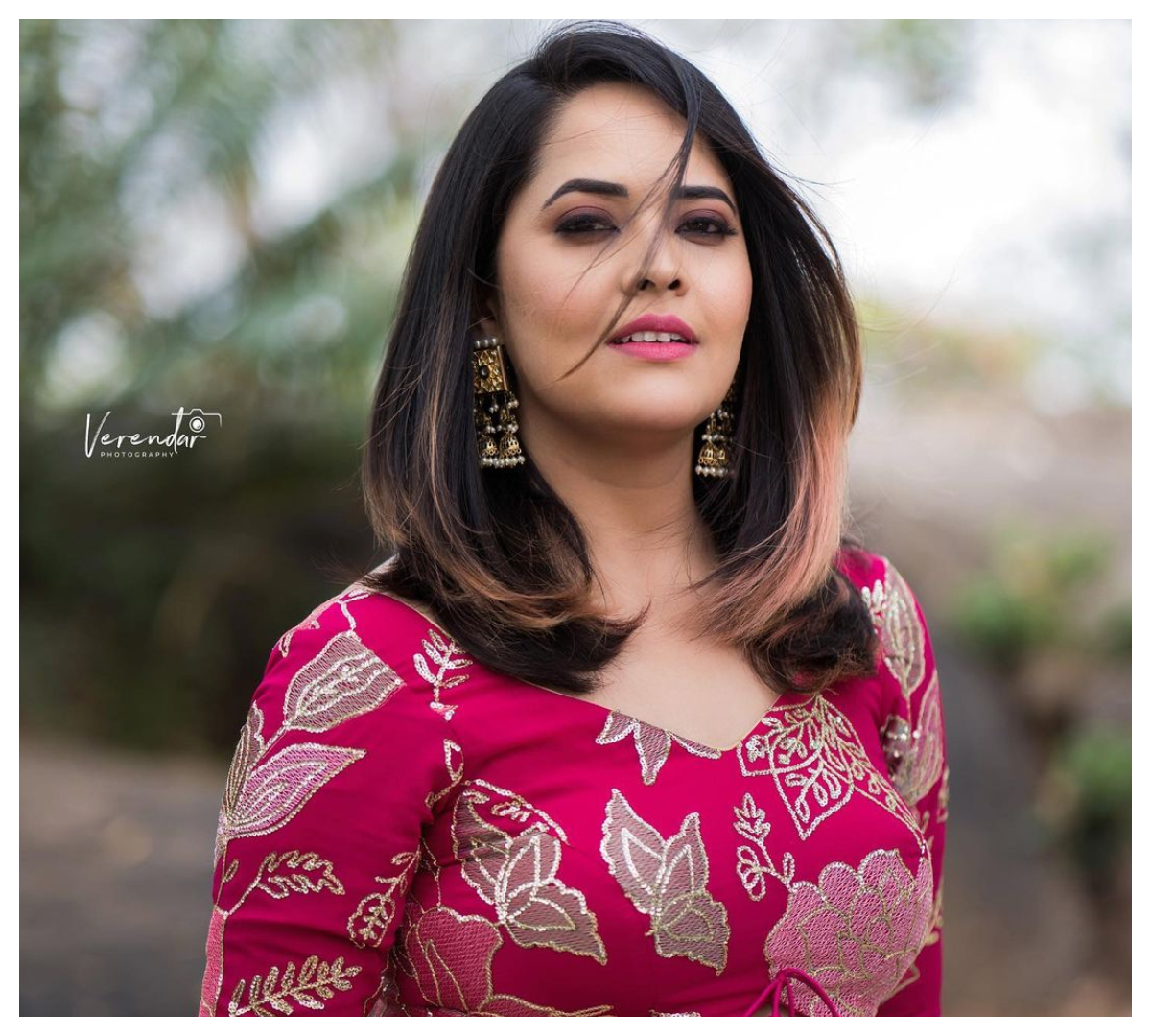 Anasuya Bharadwaj | పింక్ క‌ల‌ర్ డ్రెస్‌లో పిచ్చెక్కించిన అనసూయ భరద్వాజ్..