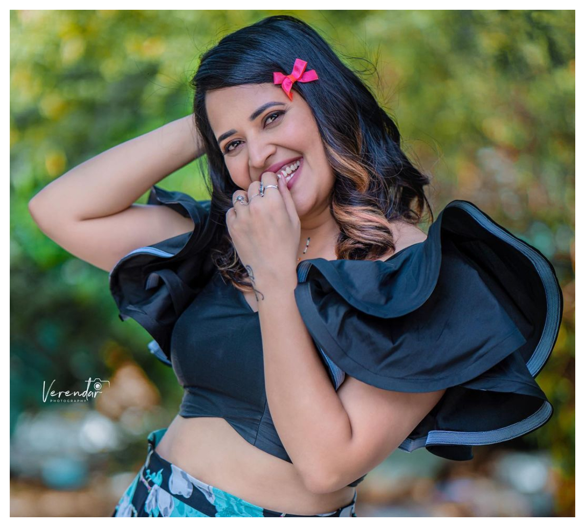 Anasuya Bharadwaj | చిలిపి పోజుల‌తో కేక‌పెట్టిస్తున్న అనసూయ భరద్వాజ్..