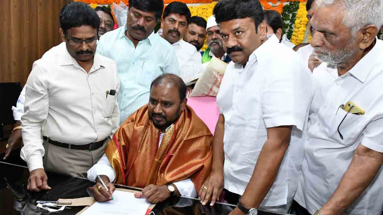 ఎఫ్‌డీసీ చైర్మ‌న్‌గా బాధ్య‌త‌లు స్వీక‌రించిన అనిల్ కుర్మాచ‌లం