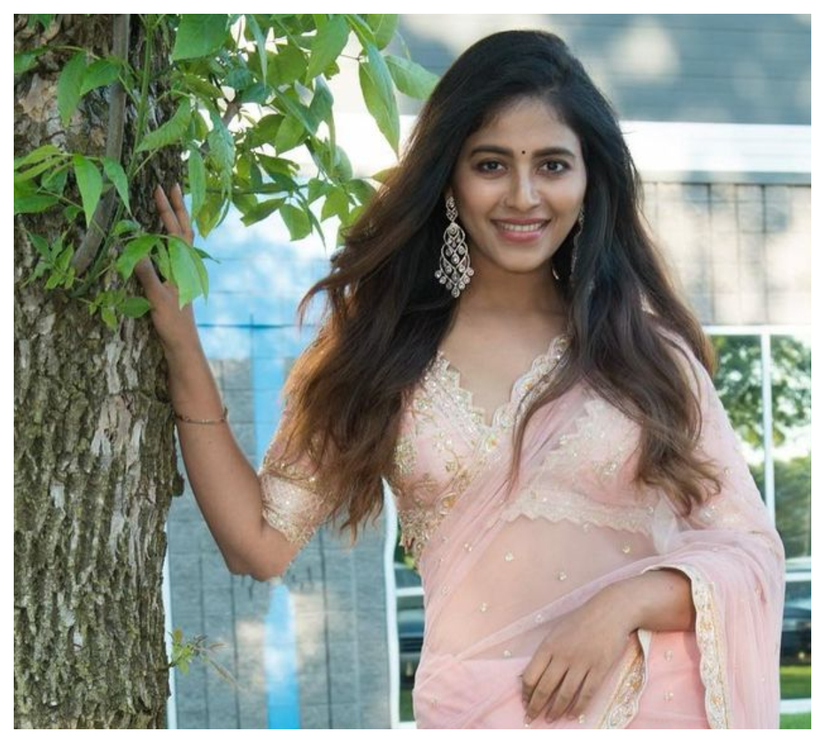 Anjali | చిరున‌వ్వుతో మైమ‌రిపిస్తున్న‌ అంజలి..