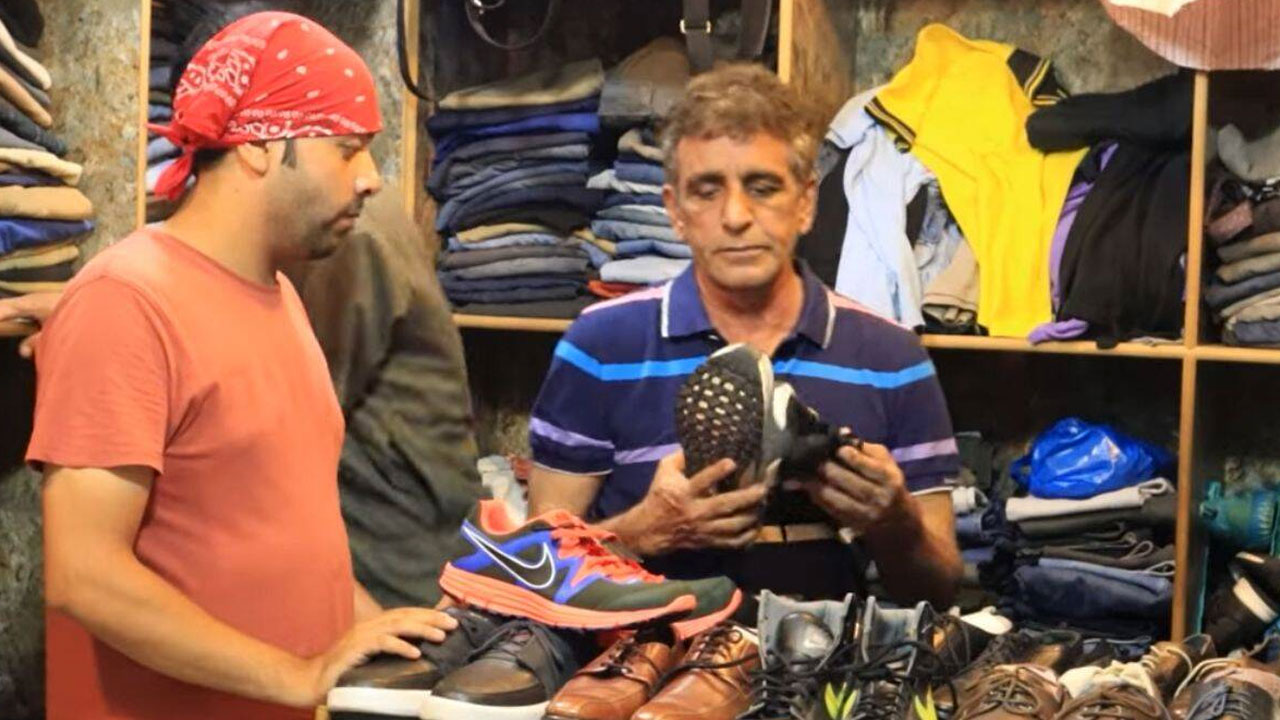 Asad Rauf | ఒకప్పుడు ఓ వెలుగు వెలిగిన క్రికెటర్‌, అంపైర్.. ఇప్పుడు చెప్పులు అమ్ముకుంటూ..