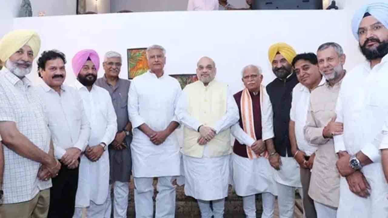 BJP | కాంగ్రెస్ లేకుండా చేస్తామన్న బీజేపీ.. ఆ నేతలను ఎలా చేర్చుకుంటోంది?: ఆప్ విమర్శలు